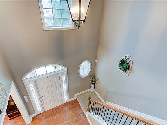 5th image of 121 Northbrooke Trce