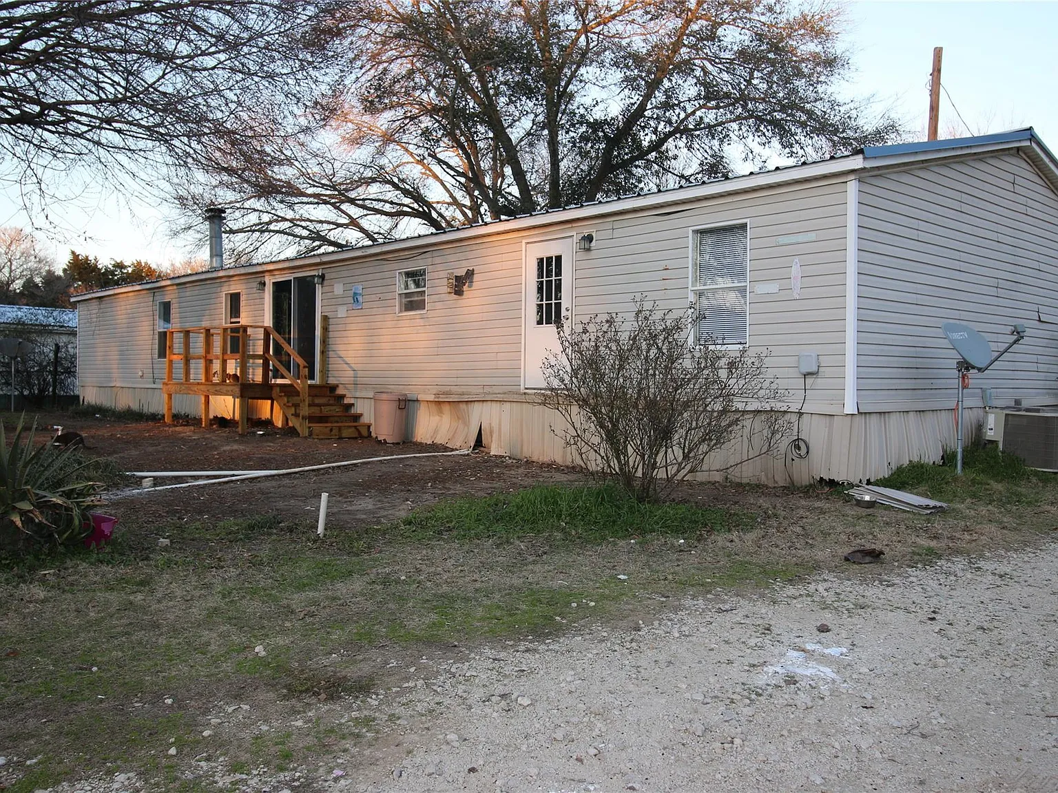 5 bed, 2200 sqft, $1,895 — Photo 3
