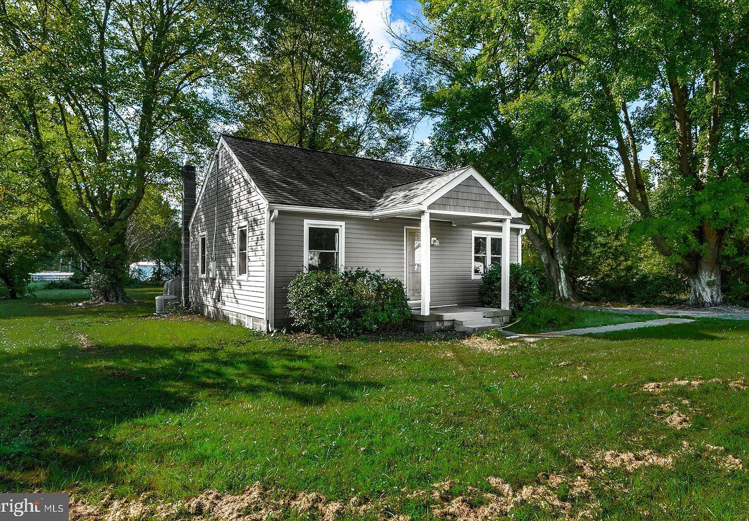 2 bed, 1.0 bath, 750 sqft, $1,700 — Photo 2