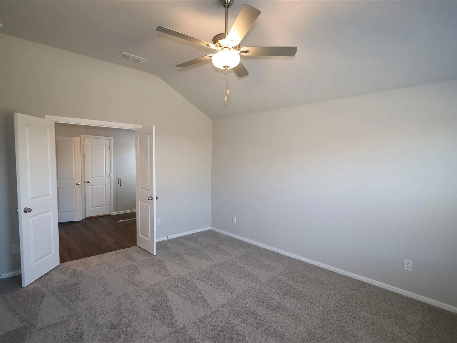 4 bed, 2106 sqft, $2,200 — Photo 4