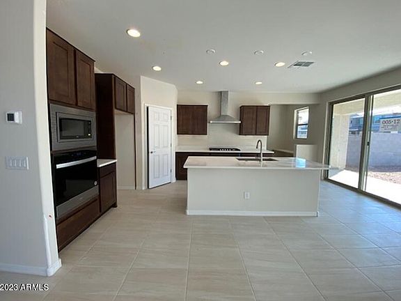 4th image of 9001 W LUKE Avenue