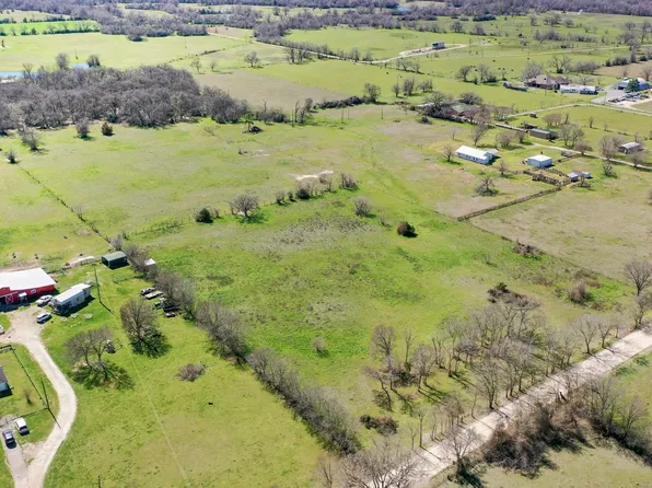 Halliday Ln, Madisonville, TX 77864