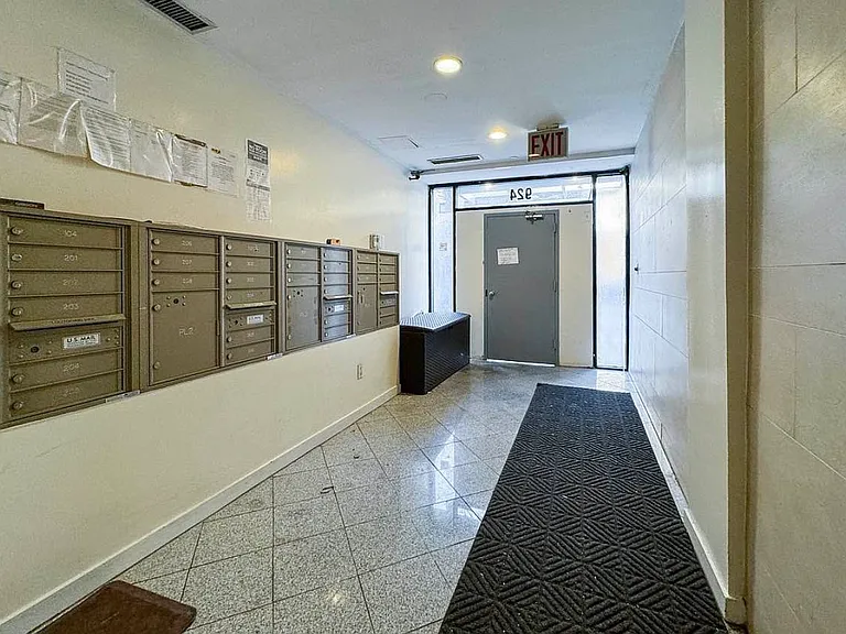 918 Metropolitan Ave #3 — Photo 12