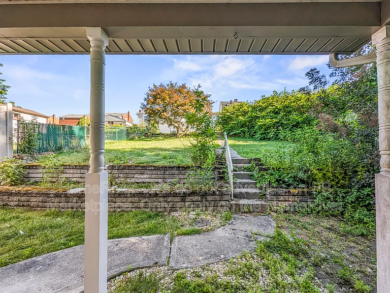 542 Broadway Ext — Photo 16
