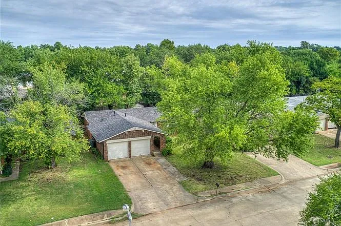 801 Robin Hill Rd — Photo 3