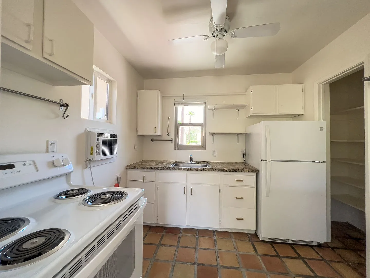La Quinta Gem 2 Bedroom Home with 1-Car Garage — Photo 3
