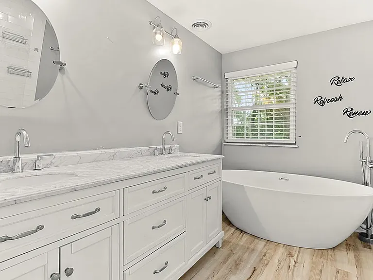 5311 N Woodview Ave — Photo 6