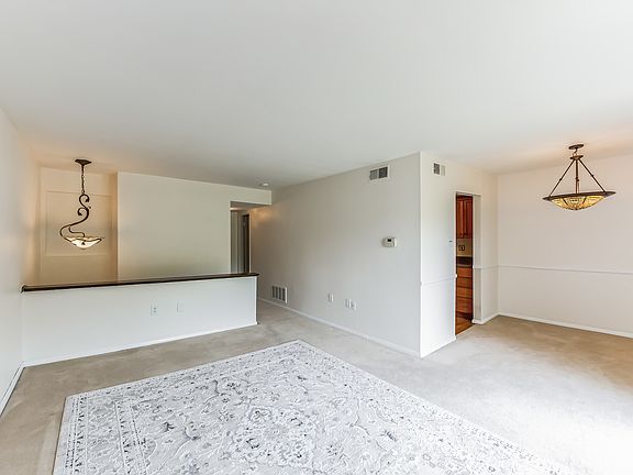 Living room/dining area