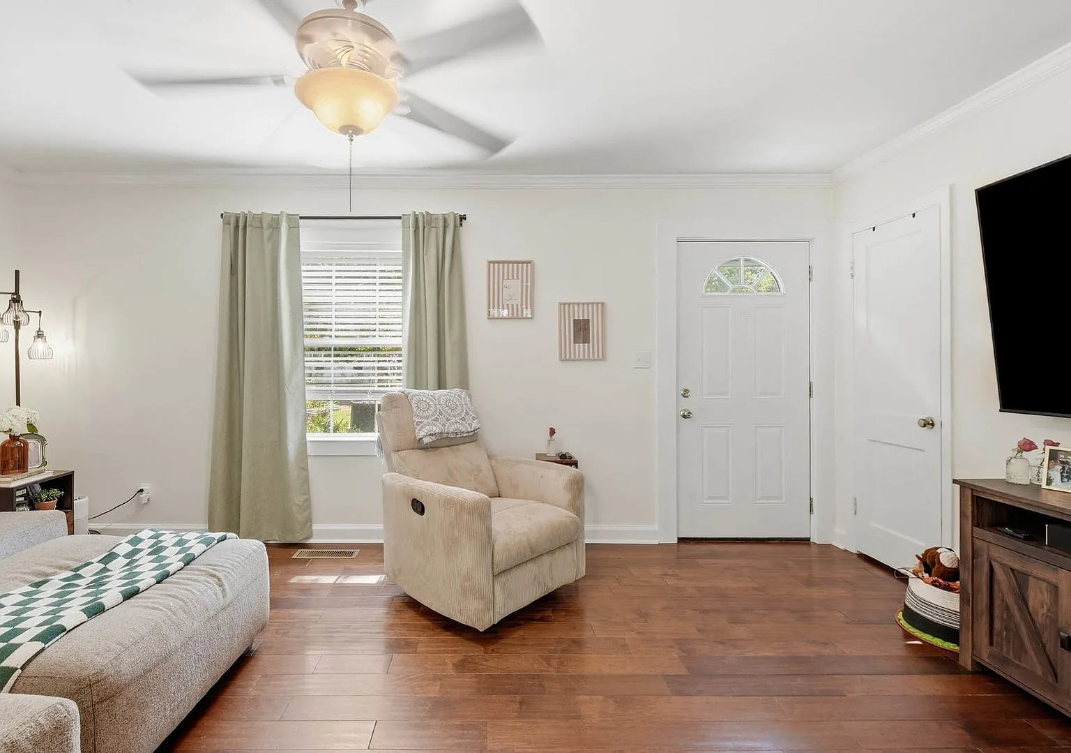 North Shore Home! — Photo 3