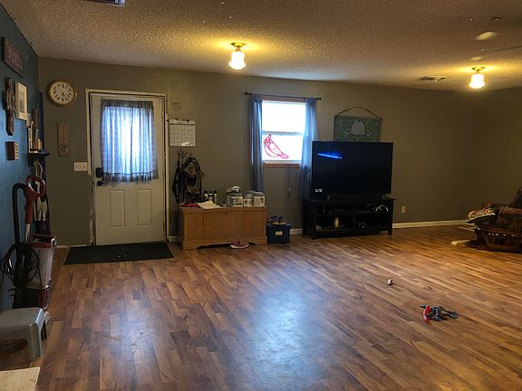 4th image of 101 Cottonwood St