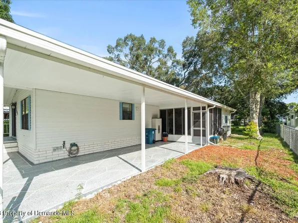 7483 Dinsmore St, Brooksville, FL 34613