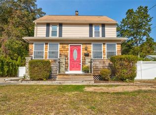 521 Pearl Lake Rd, Waterbury, CT 06706