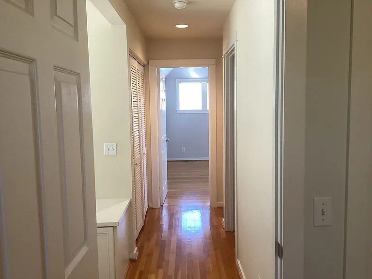 204 Roosevelt Ter — Photo 18