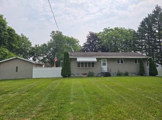 1560 N Eight Mile Rd, Pinconning, MI 48650