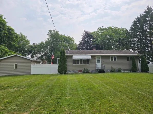 1560 N Eight Mile Rd, Pinconning, MI 48650