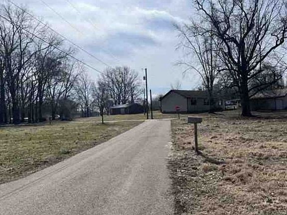 Exterior Neighborhood (street photo)