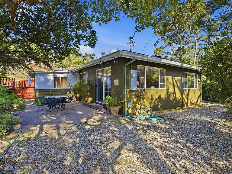 241 Soledad Dr — Photo 45