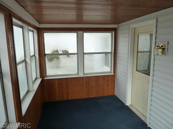 2nd image of 1726 Hanchett Ave NW