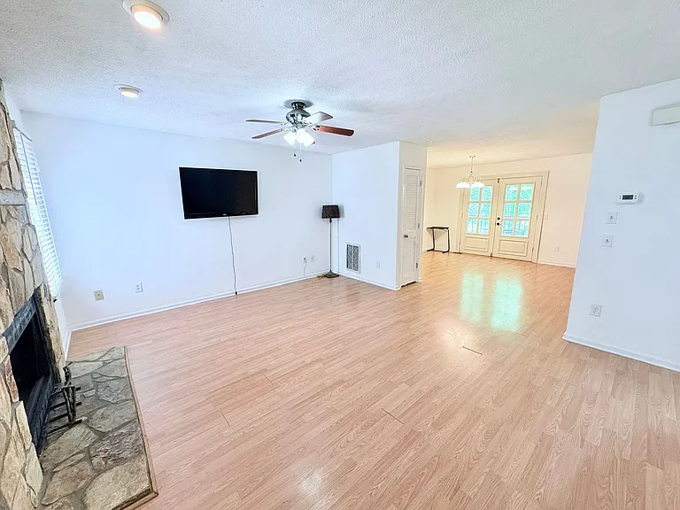 600 Anderson Hwy #611 — Photo 3
