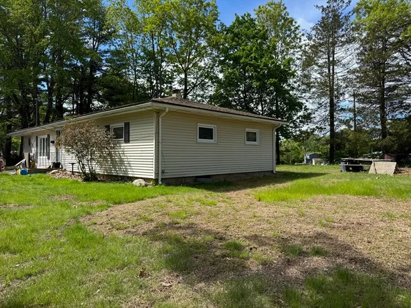 29 Mayflower Rd, Leicester, MA 01524