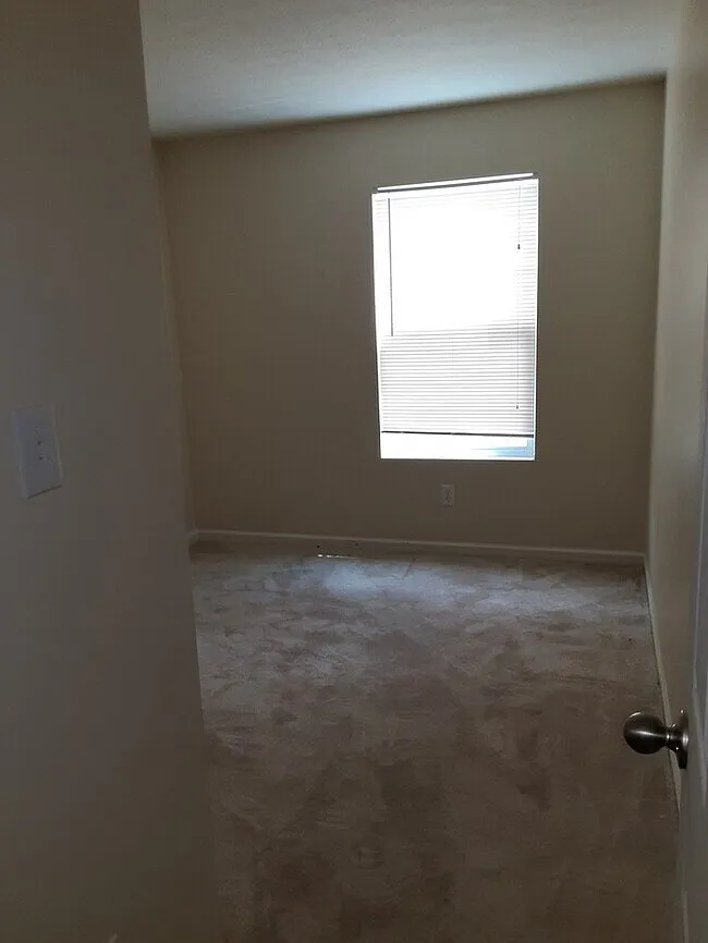 4 bed, 1608 sqft, $1,900 — Photo 3