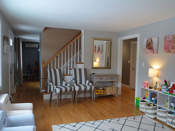 5th image of 184 Essex St