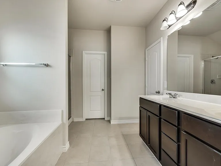 1900 Abby Creek Dr — Photo 18