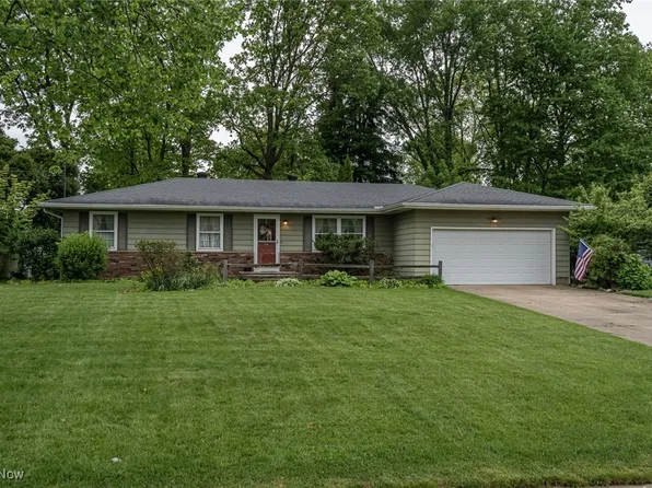 2785 Greenridge Rd, Barberton, OH 44203