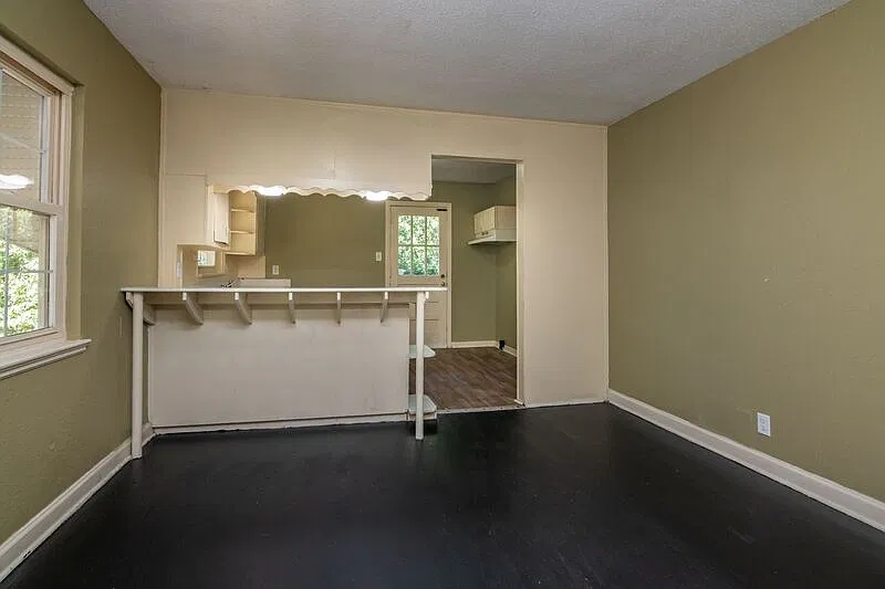 4 bed, 1.5 bath, 1880 sqft, $1,300 — Photo 4