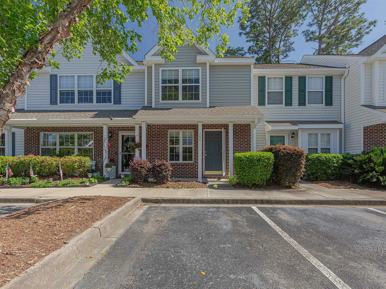 2 bed, 2.5 bath, 1074 sqft, $1,800 — Photo 2