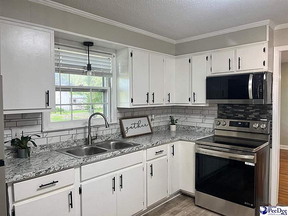 3rd image of 1064 Wellington Rd