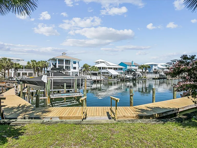 1070 Fort Pickens Rd — Photo 42