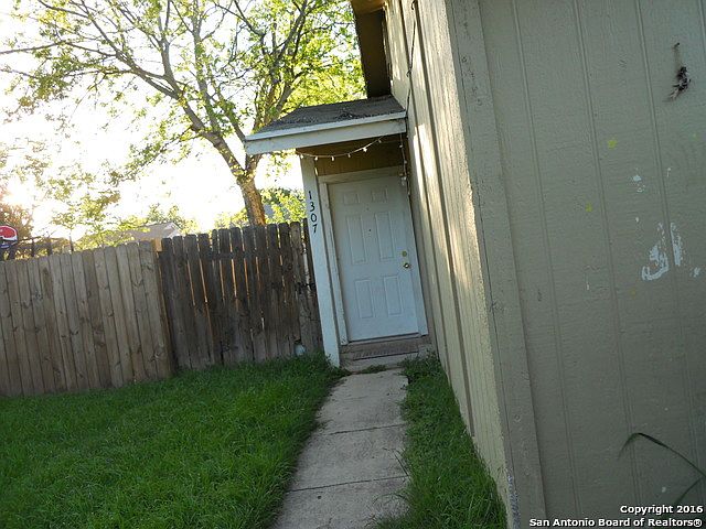 1st image of 1307 BITTERLAKE DR. #1307