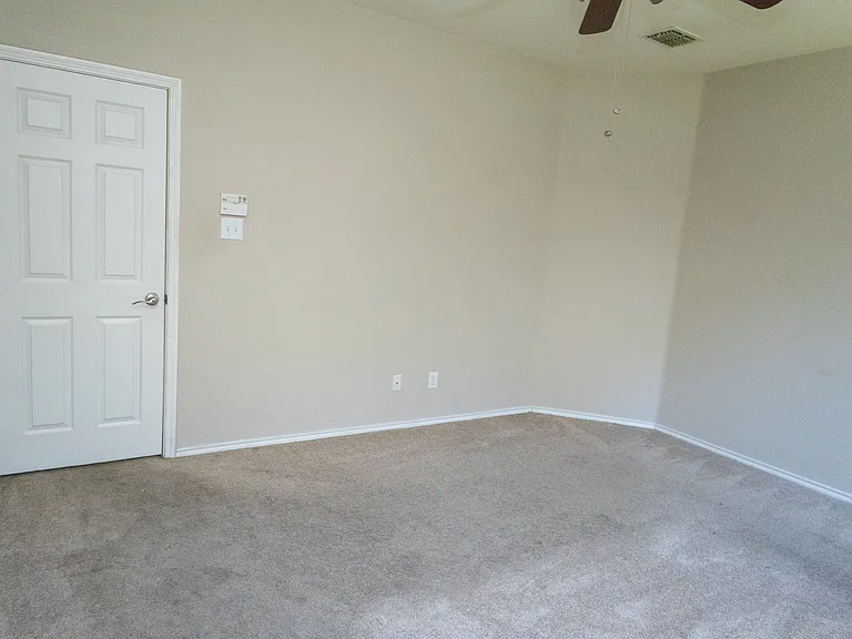 1407 Hazelwood Dr — Photo 8