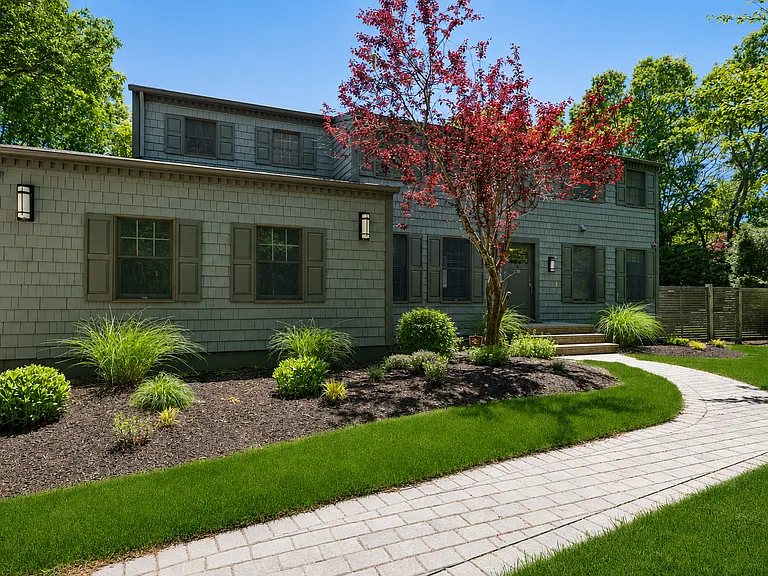 21 Fernwood Dr — Photo 2