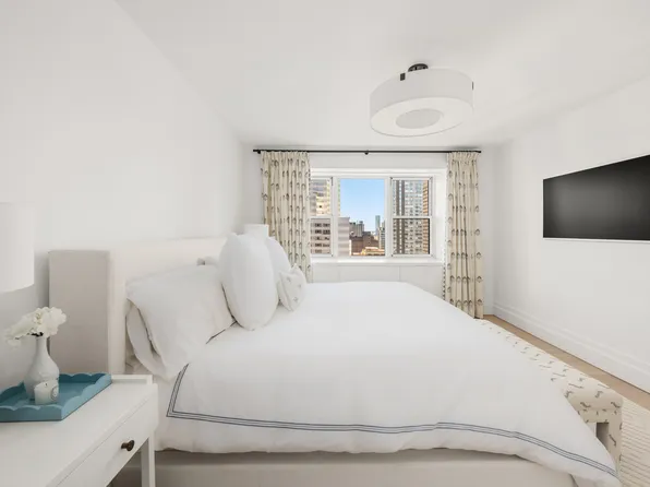 150 East 69th Street image 10 of 13