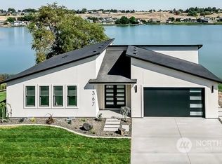 1367 W Lakeside Dr, Moses Lake, WA 98837
