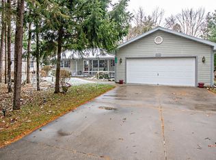2327 Shoreham Dr, Saint Joseph, MI 49085