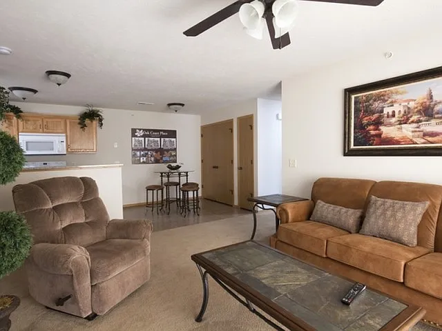 Oak Court — Photo 4