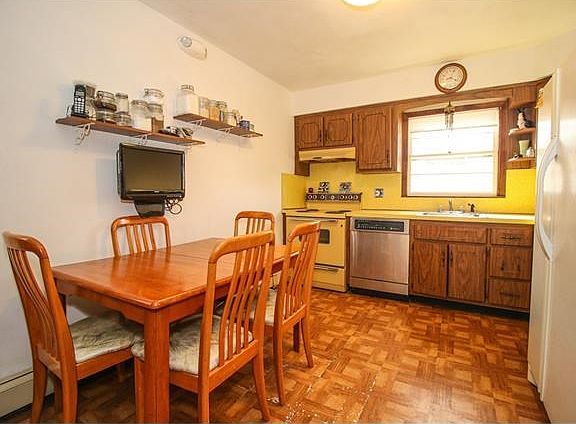5th image of 32 Water St