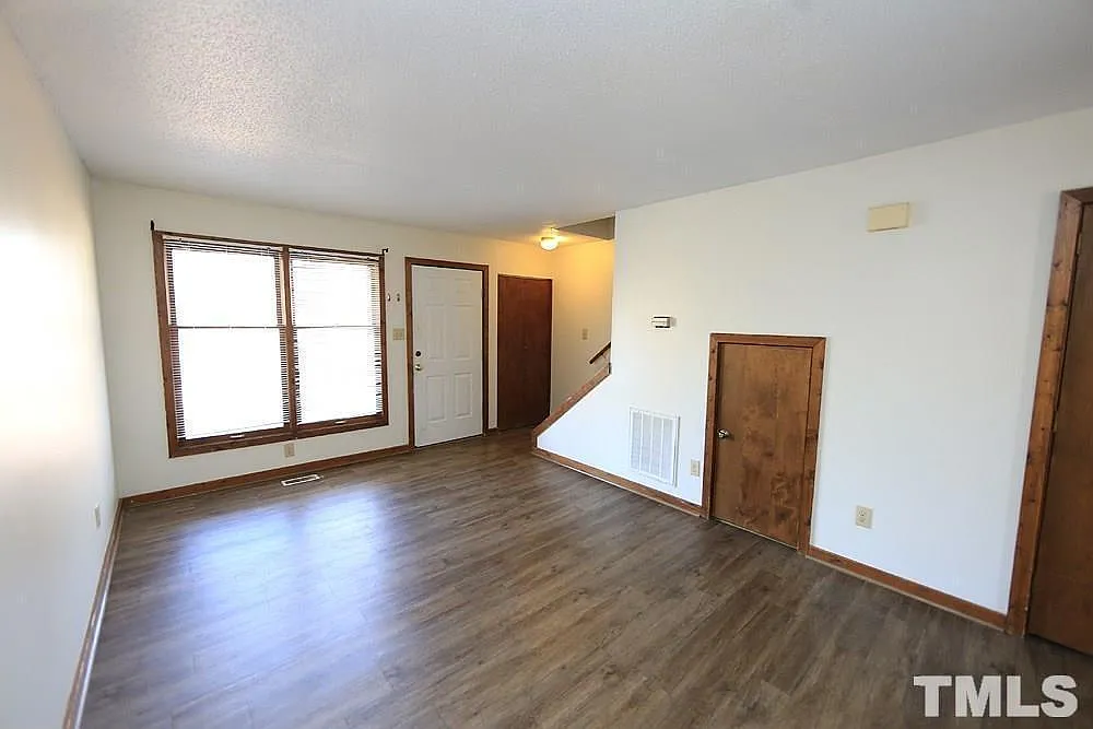 4 bed, 3.0 bath, 900 sqft, $1,500 — Photo 4