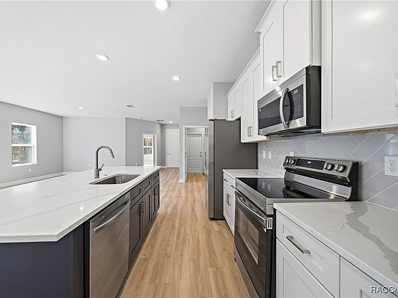 3rd image of 32 Glenridge Cir