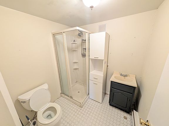 5th image of 419 E Main St