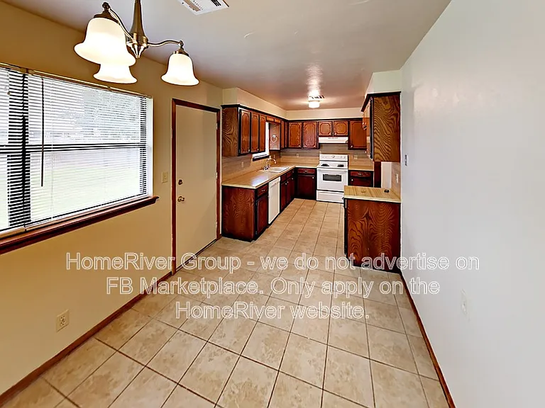 660 W Forster Dr — Photo 7