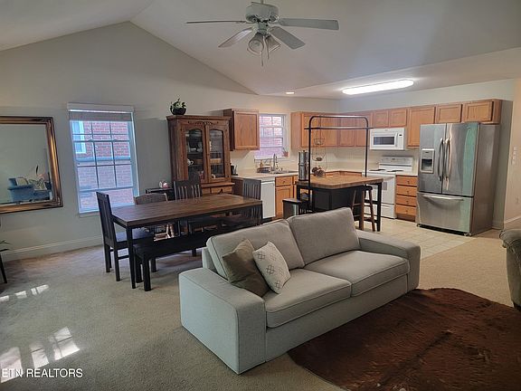 4th image of 3276 Thomas Hill Way
