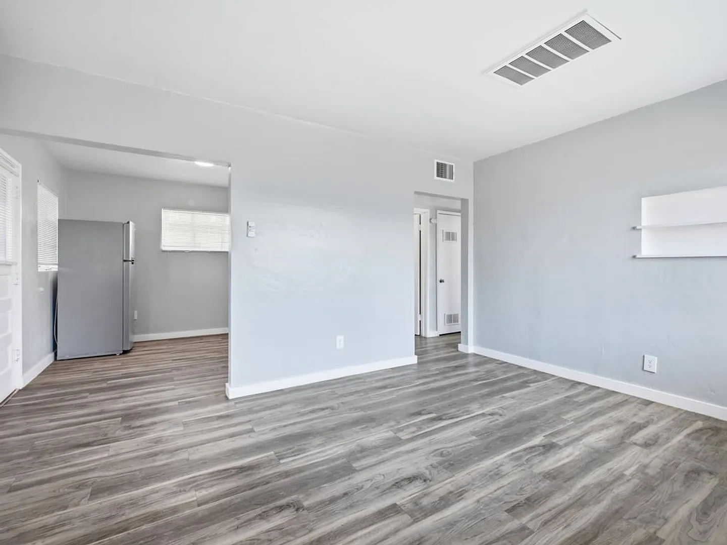 2 Bedroom 1 Bathroom — Photo 3