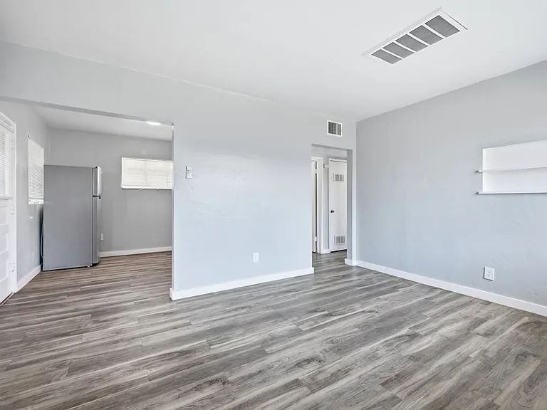 2120 N Forgeus Ave #B — Photo 3