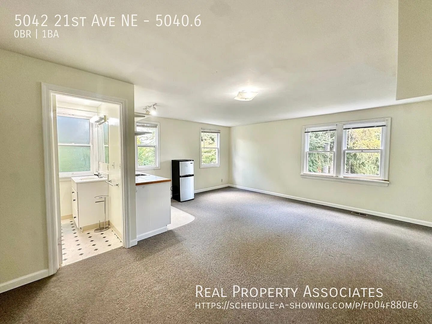 Spacious Studio in Charming House! - In University District with Private Balcony! — Photo 3