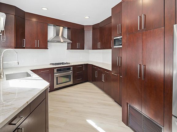 3rd image of 706 Kettner Blvd