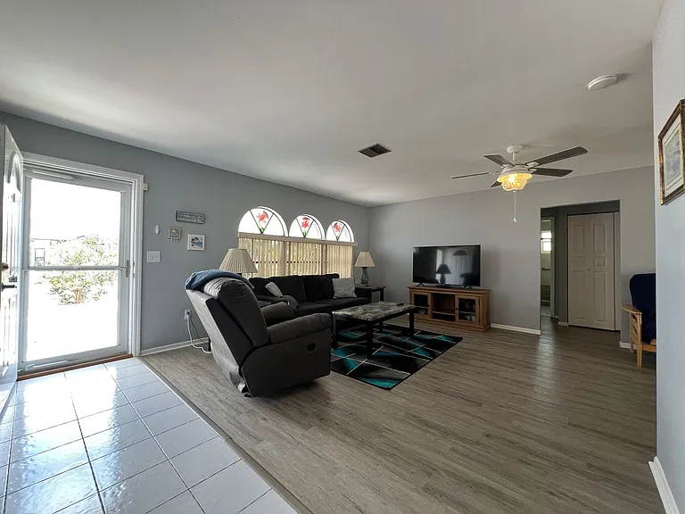 2421 Ivanhoe St — Photo 6